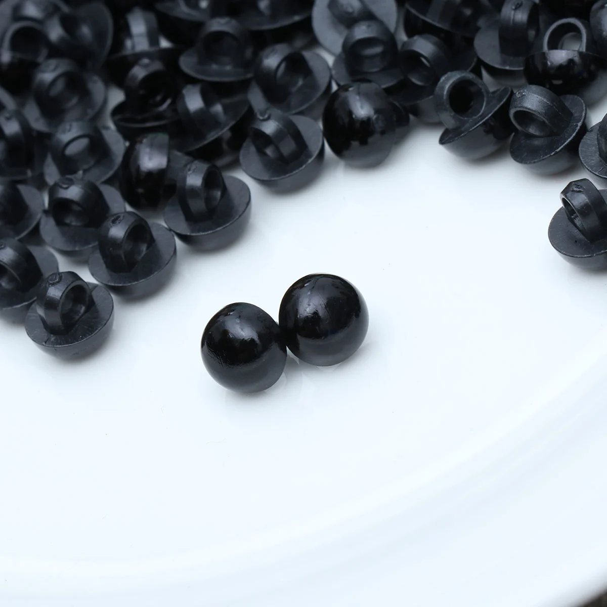 

100pcs Black Craft Bear Eyes Round Buttons Mushroom Beads Sewing