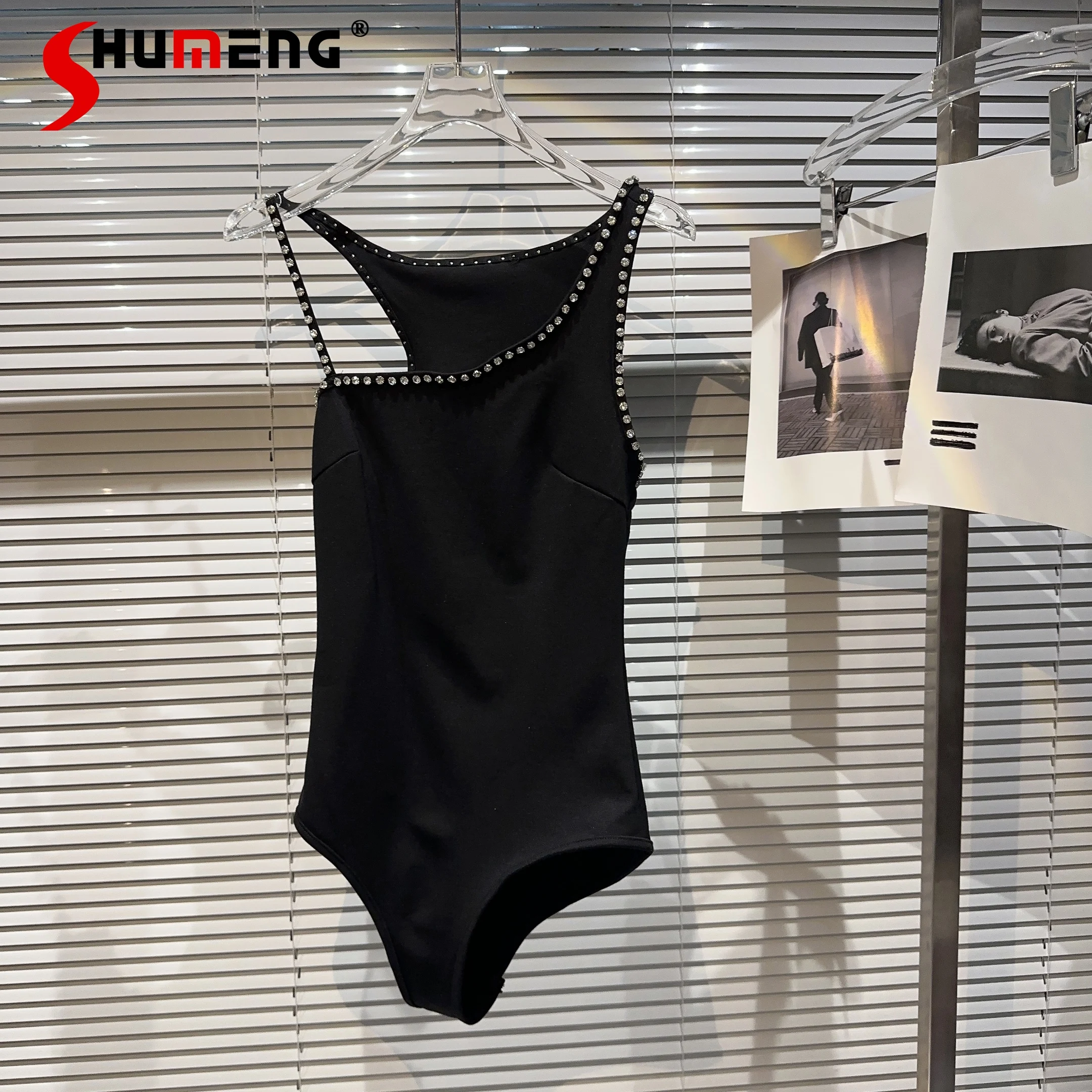 

2023 Summer New Socialite Rhinestone Edge Hollow Shoulder Tight Jumpsuit Black Suspender Vest One Piece Rompers for Women