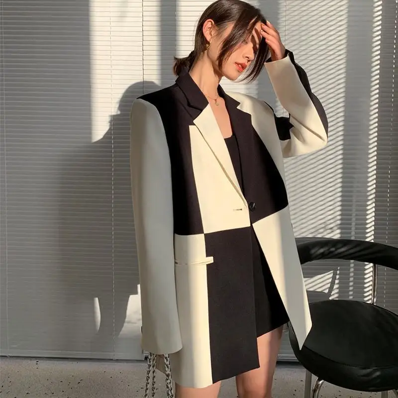 

Gifts Black And White Stitching Contrasting Color Suits Outer Set Female 2022 Spring Autumn New Retro Design Sensor