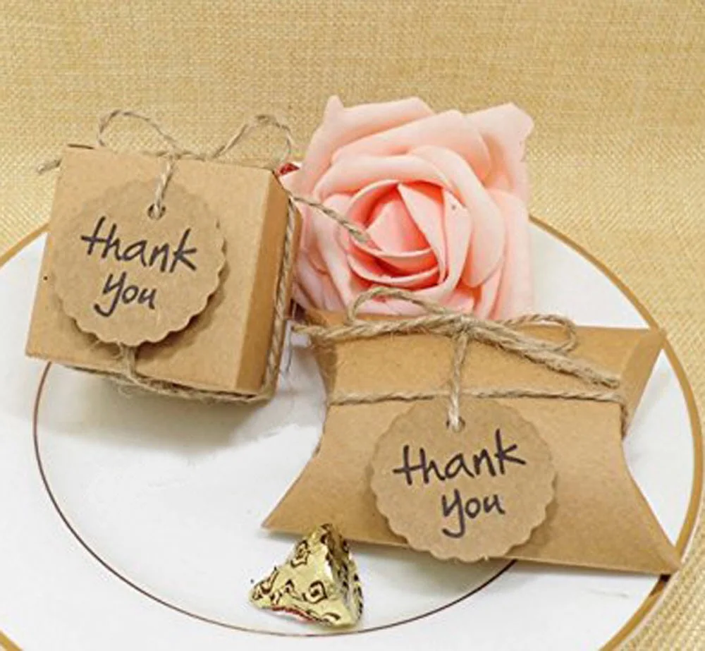 

100 шт свадебные подарочные коробки для вечеринок крафт-Подушка Форма Свадьба пользу коричневая коробка конфет спасибо бирки оптовая продаж...