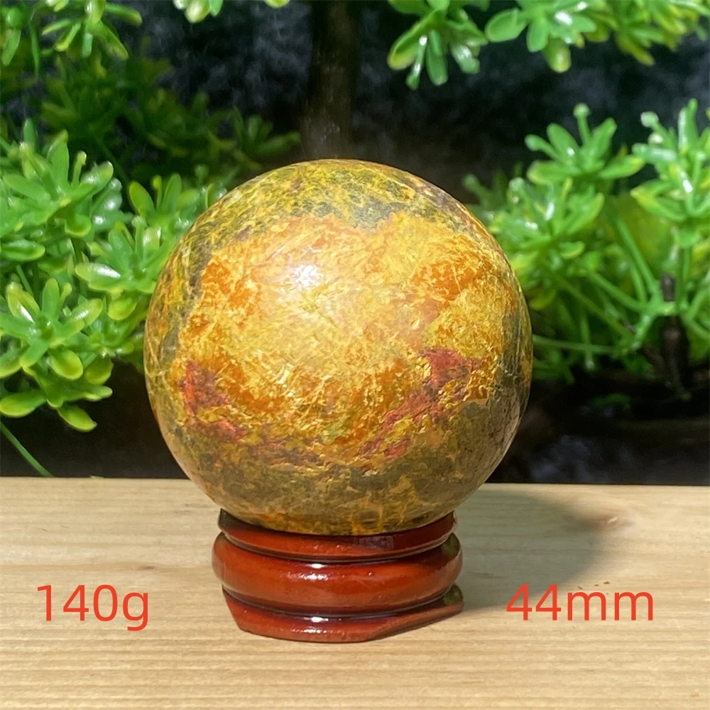 

Хрустальный шар из реальгарита