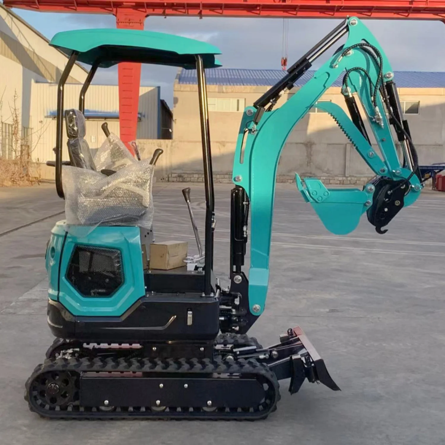 Фото Заводская поставка: мини-экскаватор с двигателем Kubota, 1,8 тонны, гидравлический гусеничный экскаватор, стандарт Евро-5 EPA, для садовых и сельскохозяйственных работ. №5