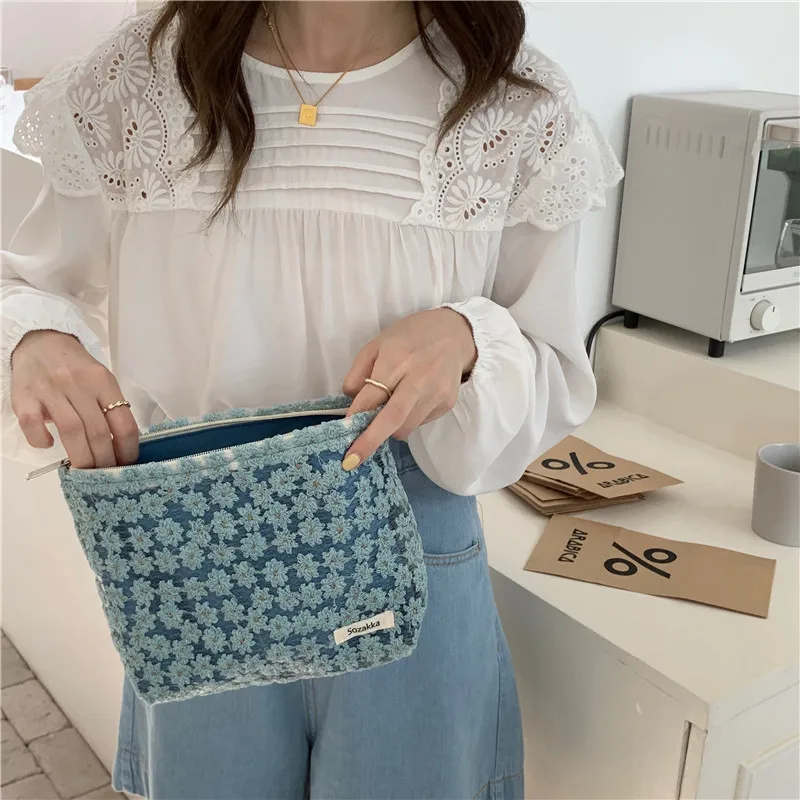 

Женская сумка-тоут с цветочным рисунком