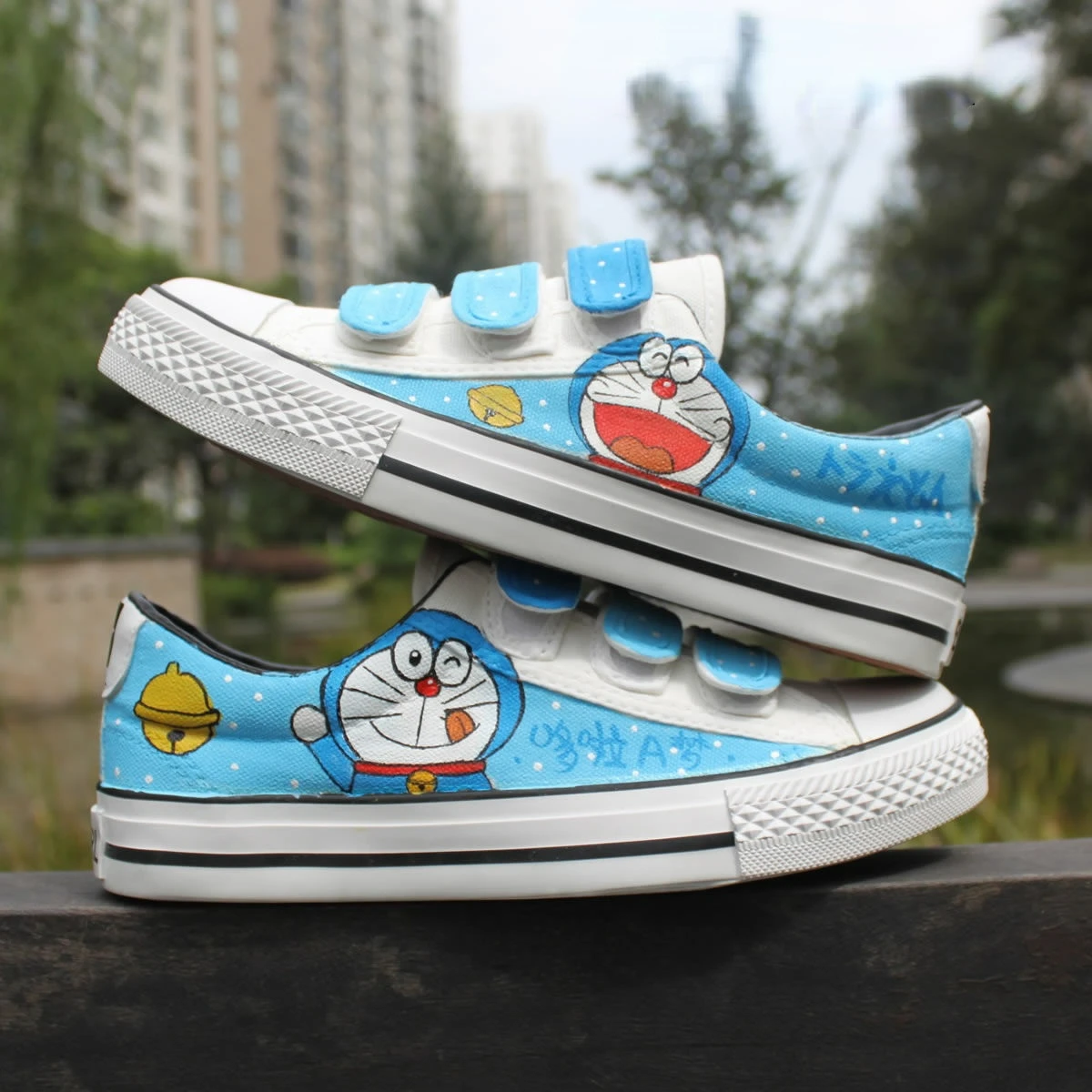

Bandai Doraemon окрашенная Волшебная застежка для обуви с застежкой на липучке для родителей и детей с мультяшным рисунком