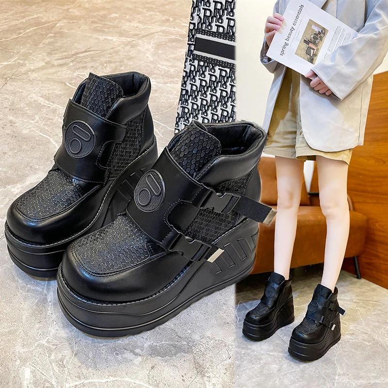 

Fall/winter 2022 Europe and America new double belt buckle Martin boots wedge heel platform flat bottom female booties