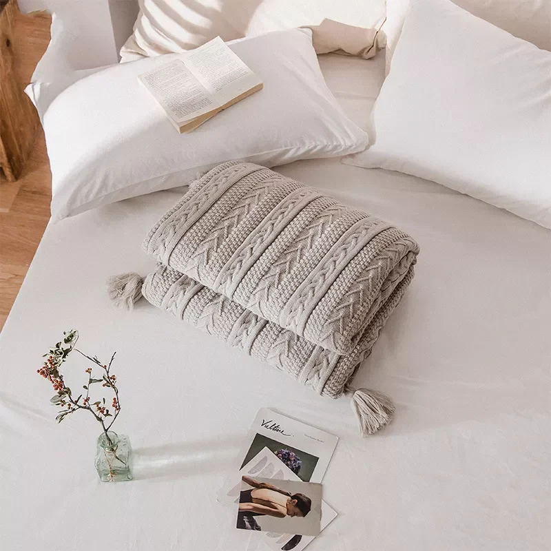 

2023 New Grey Thicker Knitted Blanket Quality Soft Sofa Blanket Double Sided Tassel Design Hot Fashion Warm