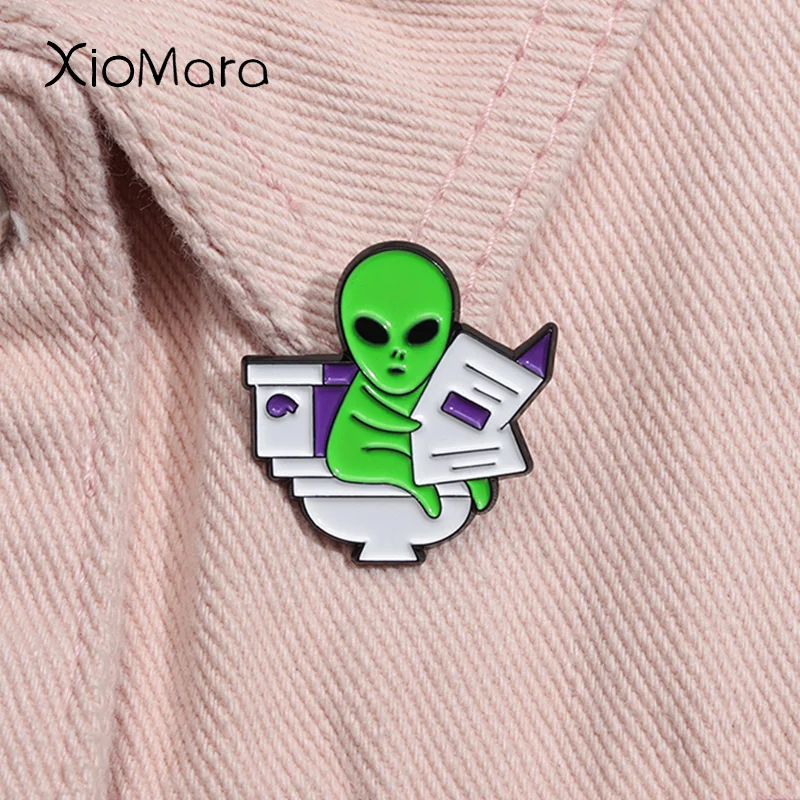 

Alien Reading Newspaper Enamel Pin Funny Cartoon Poopin Aliens On Earth Brooch Laple Backpack Badge Jewelry Gift for Friends