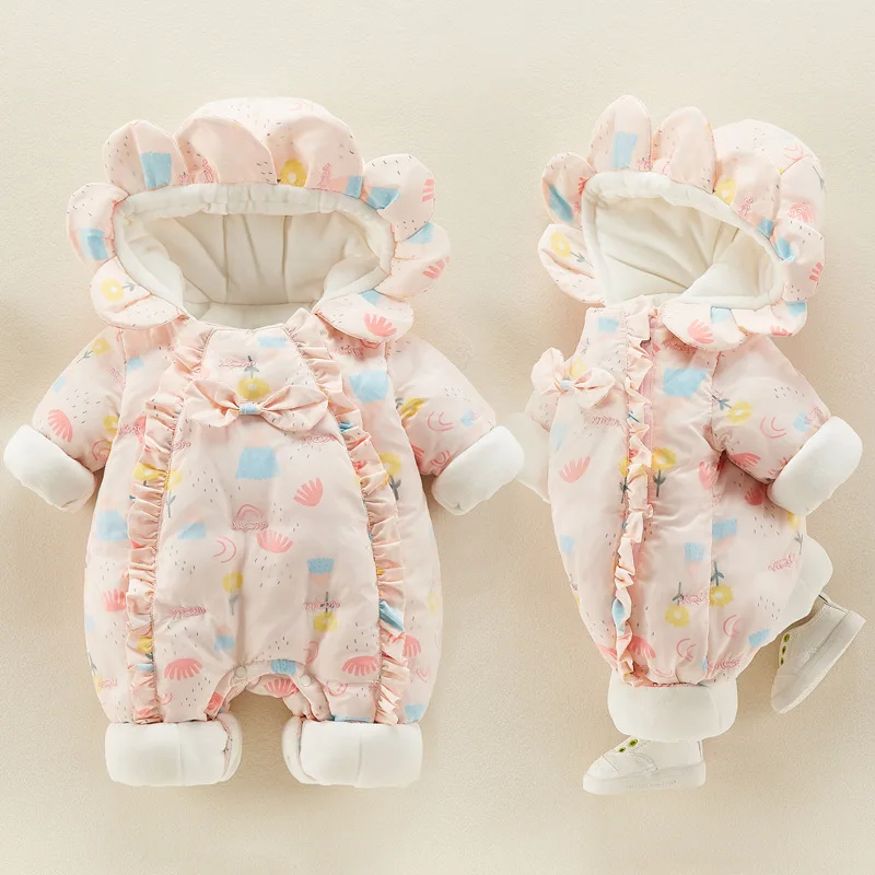 

Baby fleece jumpsuit autumn and winter female baby go out in winter romper romper winter clothes newborn outing clothes