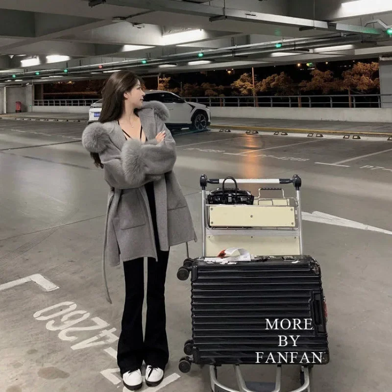 Женское утепленное шерстяное пальто с поясом