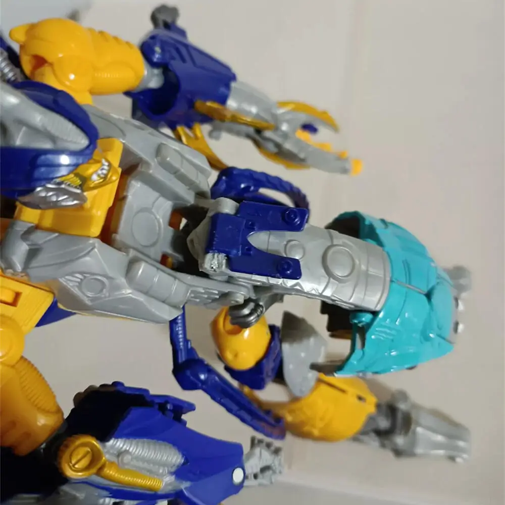Фото Hasbro Transformers IDW Series Voyager Sharkticon Оригинальные оптовые товары с дефектами Модель-кукла Фигурка Подарок на день рождения №5