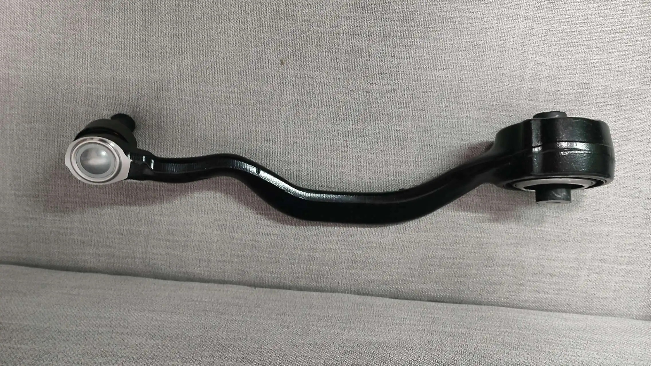 Левый передний нижний рычаг управления LR034220 для Land Rover Range Sport