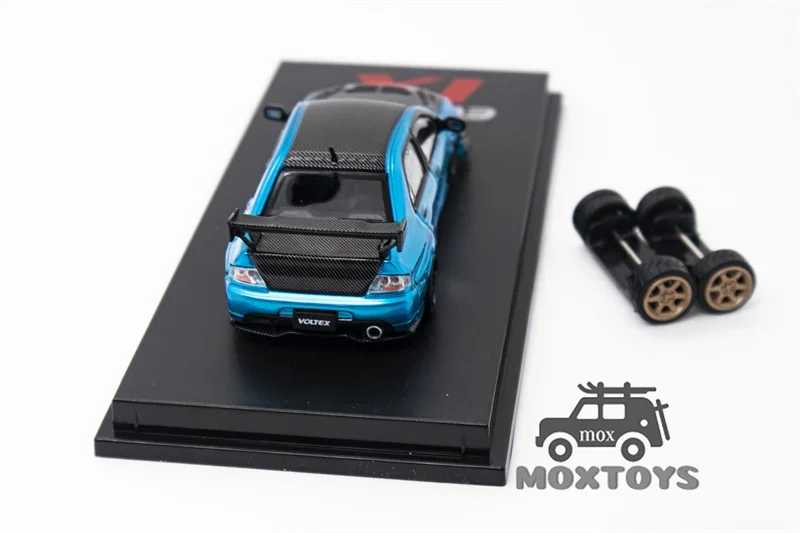 CM Модель 1:64 Lancer Evoix Металлический синий Карбон
