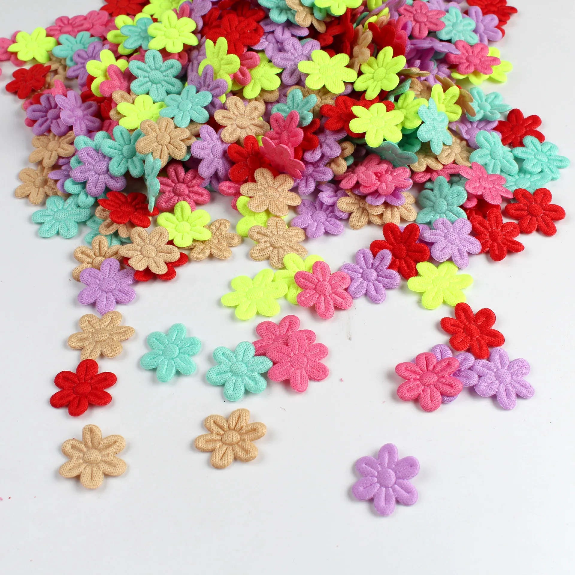 

100pcs Artificial Flowers Felt cloth five-petal flower embossing Fake Flower for Wedding Home Decor DIY Scrapbooking Wreath lore