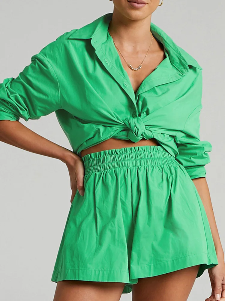 Женский спортивный костюм из двух предметов: рубашка с мини-шортами