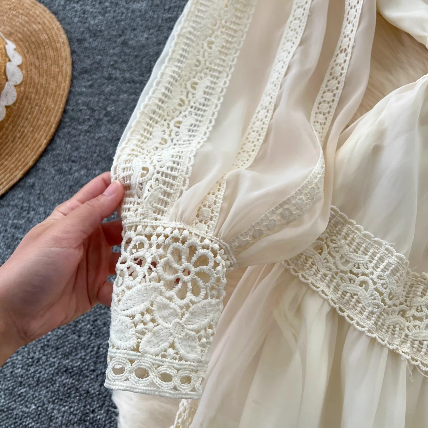 Женское кружевное платье с V-образным вырезом и рукавами-фонариками