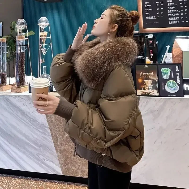 Женский пуховик с большим меховым воротником енота короткая зимняя куртка 2024