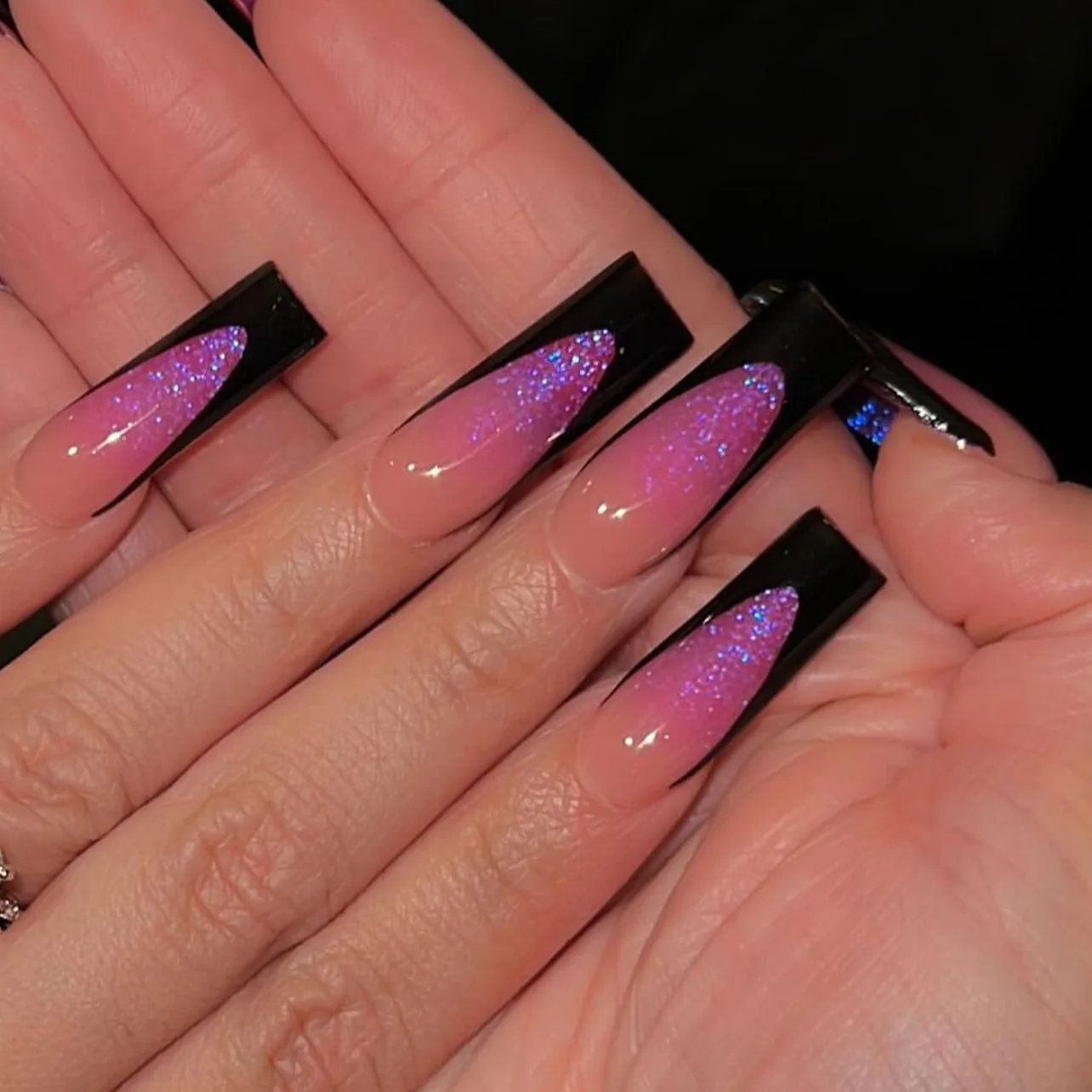 Блестящая пудра Розовый градиент Черный Французский дизайн ногтей Модные