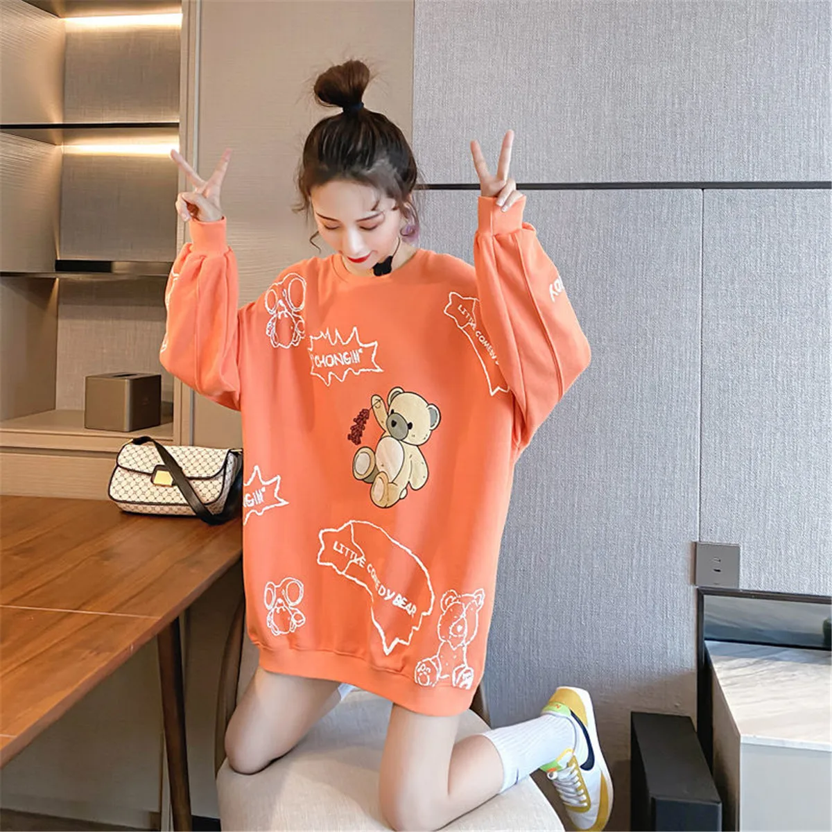 

Белая толстовка в японском стиле с рисунком из мультфильма, уличная одежда, осенние женские свободные топы, Забавный пуловер, толстовка с кр...