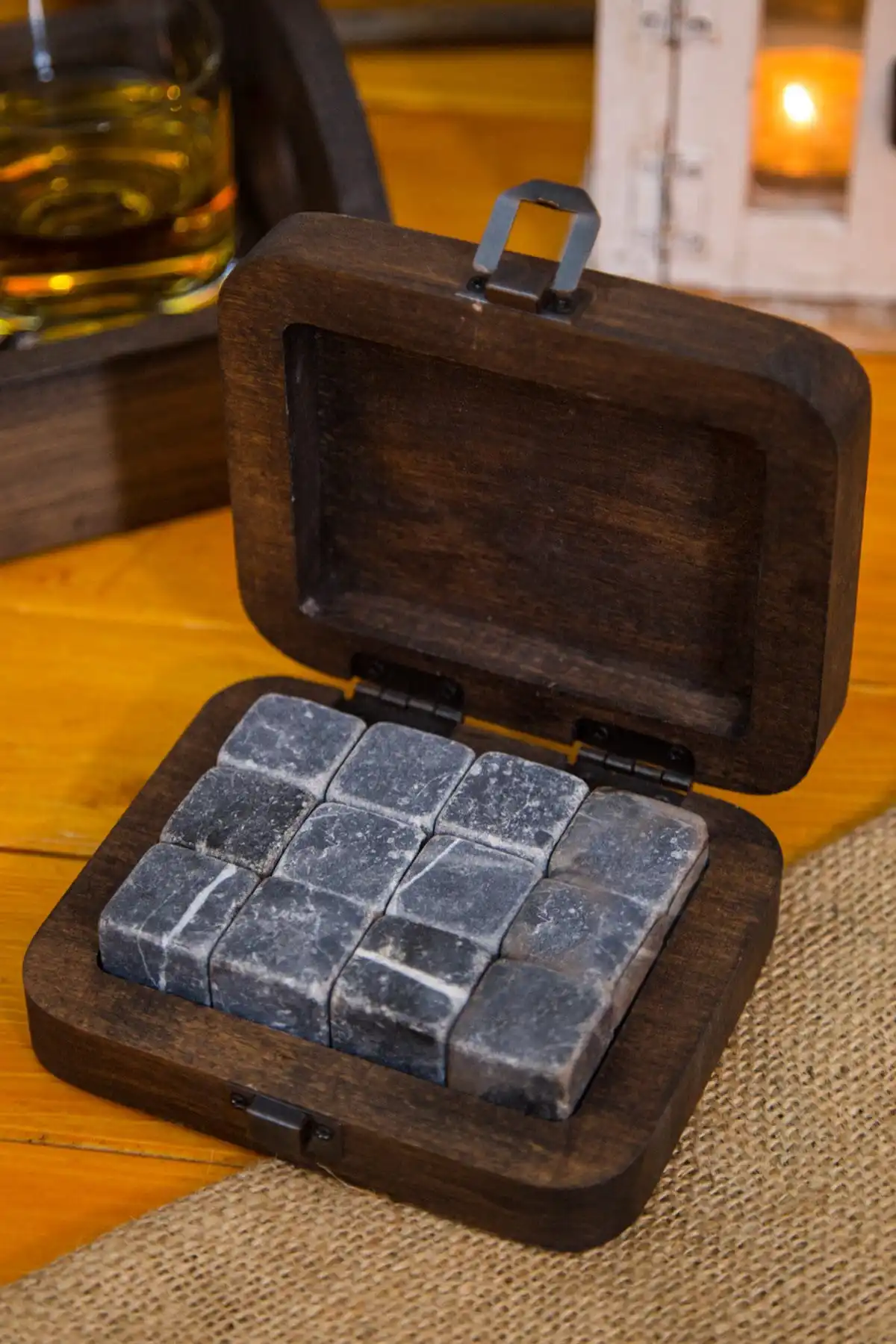 

Набор деревянных камней для виски в коробке