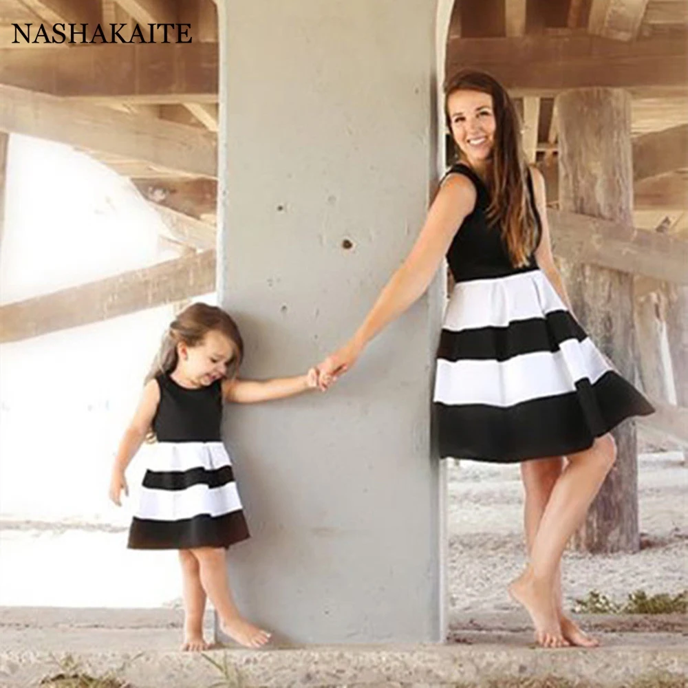 

Мама и дочь, одежда полосатая футболка с принтом для мамы и меня, одежда одинаковые футболки для семьи летние одинаковые комплекты для семьи