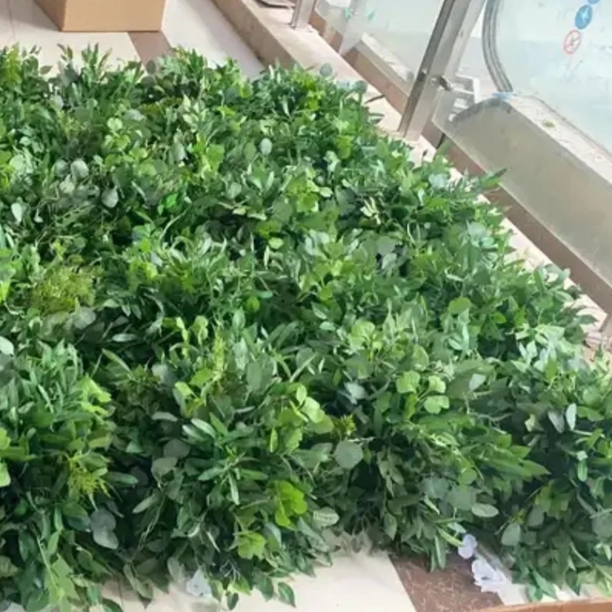 С высокой подставкой 50 см новый продукт зеленые листья искусственные цветочные