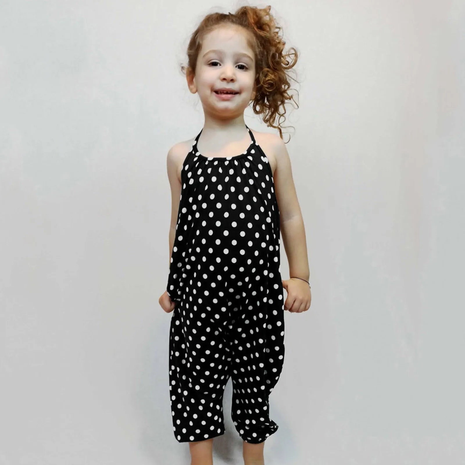 

Детский комбинезон в горошек, с открытой спиной и лямкой на шее