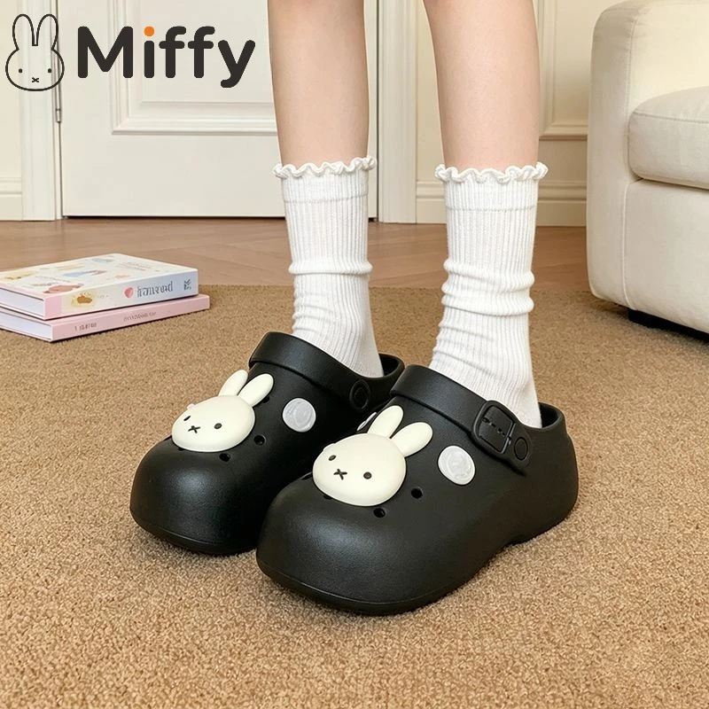 Фото Кавайные сандалии-клоги Miffy для женщин с толстой подошвой, поддержкой свода стопы, противоскользящие, с мультяшным дизайном, пляжные шлепанцы для летнего отдыха на море, новинка. №4