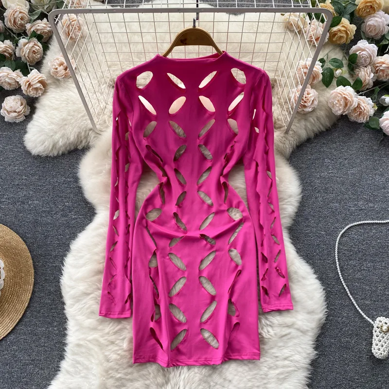 

Женское платье-трапеция с длинными рукавами и круглым вырезом