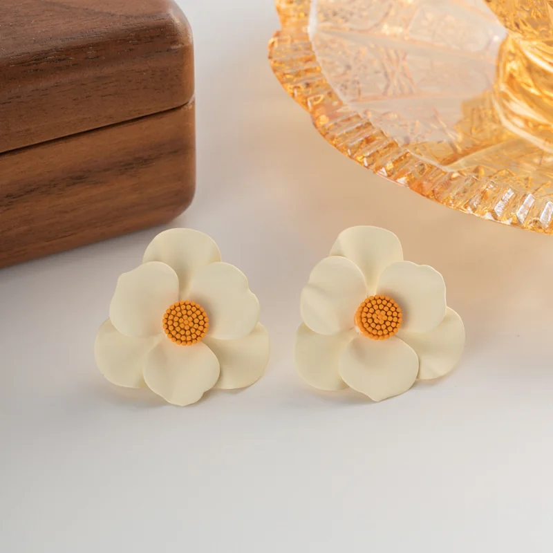 

Minar Fantasy White Color Spray Flower Stud Earrings for Women 18K Real Gold Plated Brass Multi Layered Floral Earring Brincos