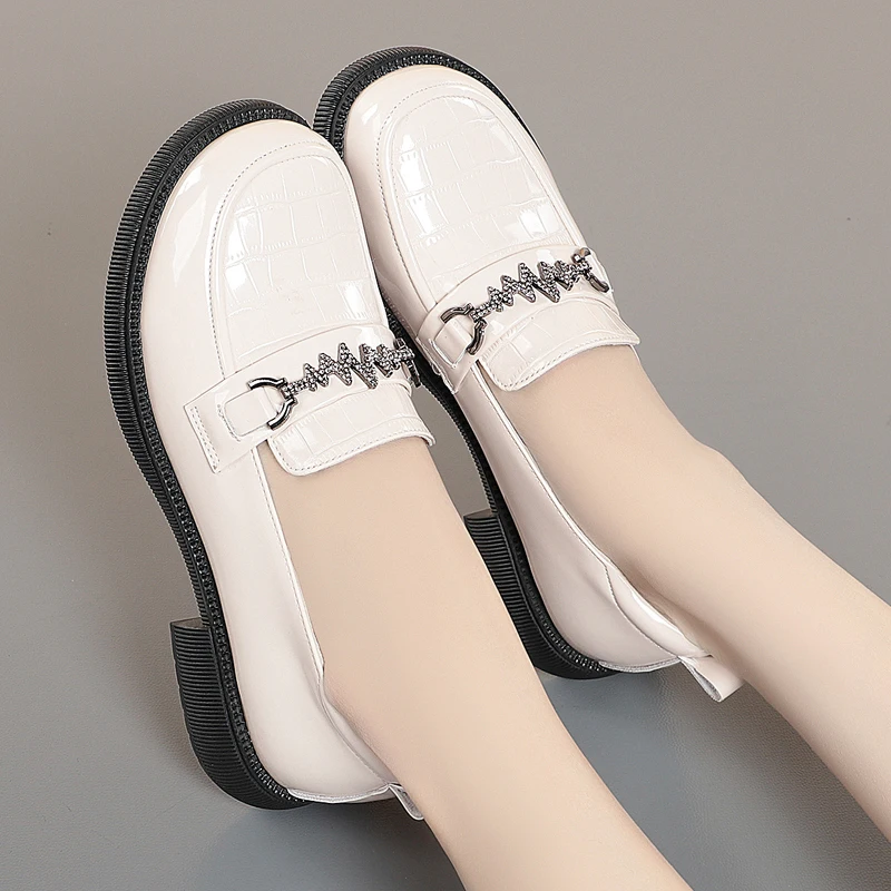 Spring And Autumn New Women's Shoes, Loafer Leather Flat Heel, Thick Soled British Casual Plus-size Middle-aged Mom Single Shoes