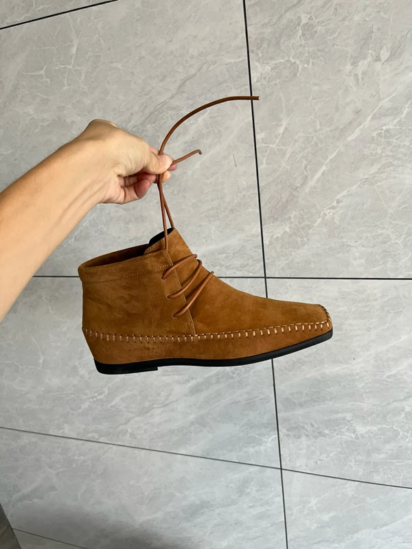 Женские кожаные ботинки в стиле ретро с ремешком