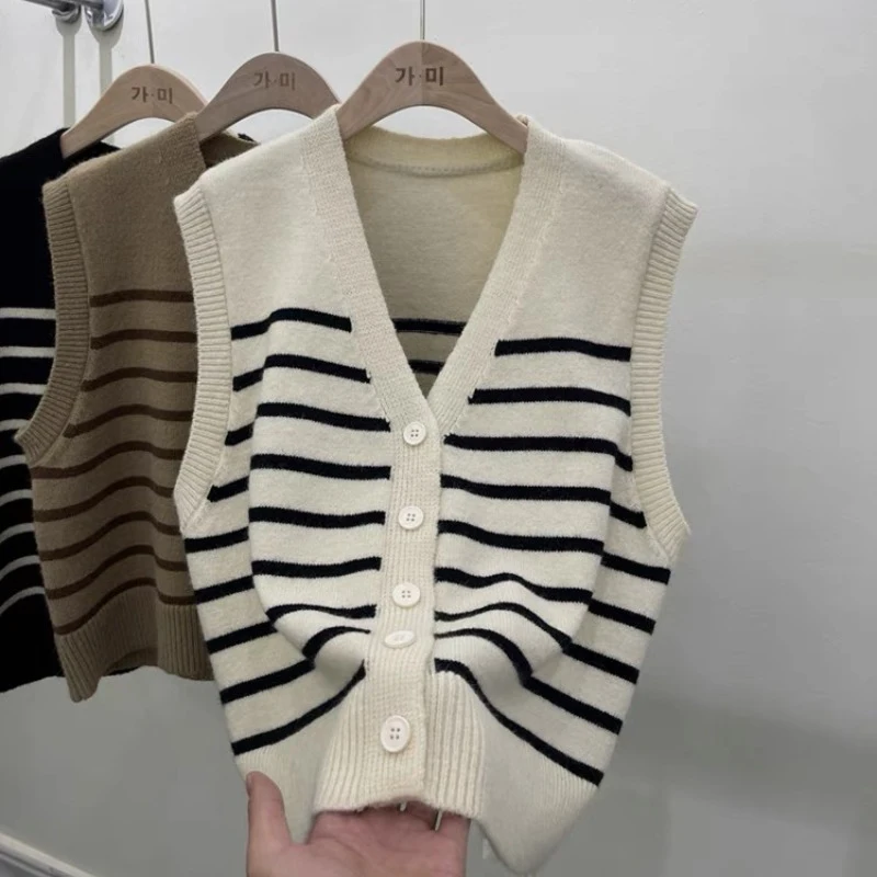 

Женский трикотажный кардиган с V-образным вырезом, в полоску