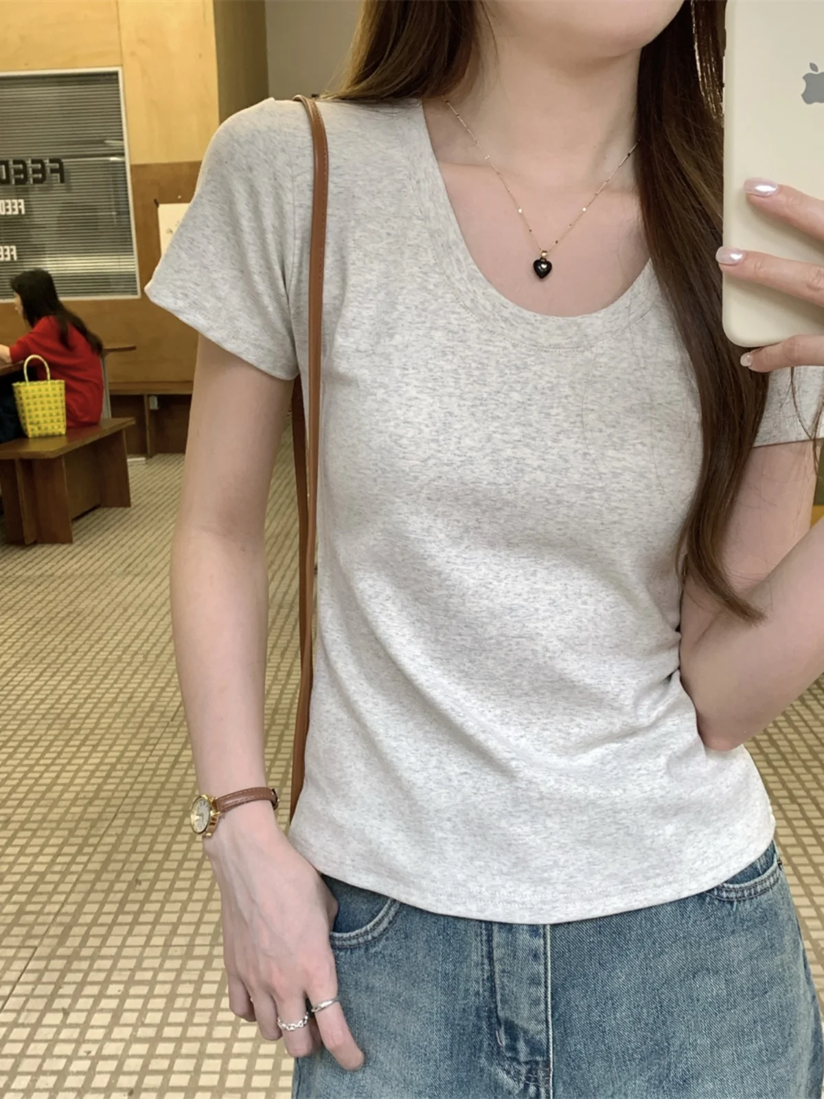 Женская летняя футболка с открытыми плечами и коротким рукавом U-образным