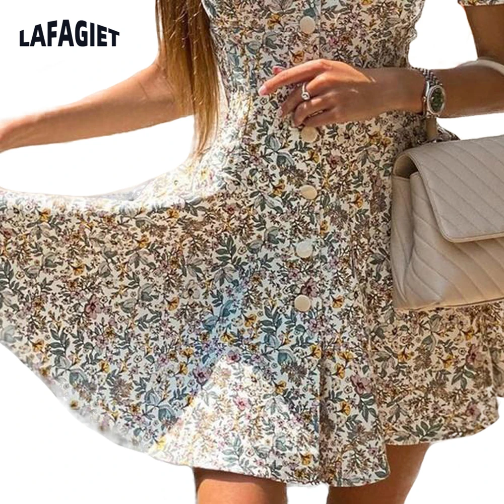 

Платье-мини на пуговицах, с цветочным принтом и глубоким V-образным вырезом