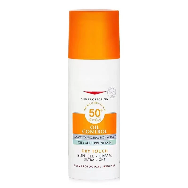 Фото Освежающее и солнцезащитное средство для жирной кожи SPF50 +, 50 мл №3