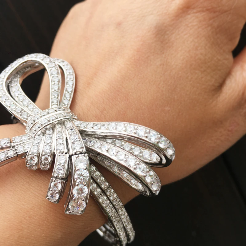 Женский браслет из серебра 925 пробы с фианитом