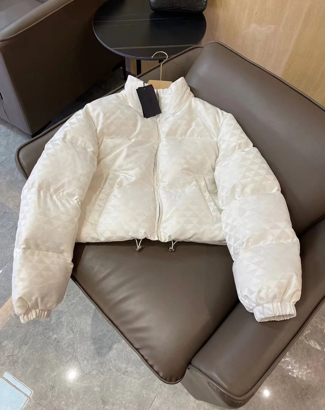 Рисунок 2 - Корейский женский пуховик