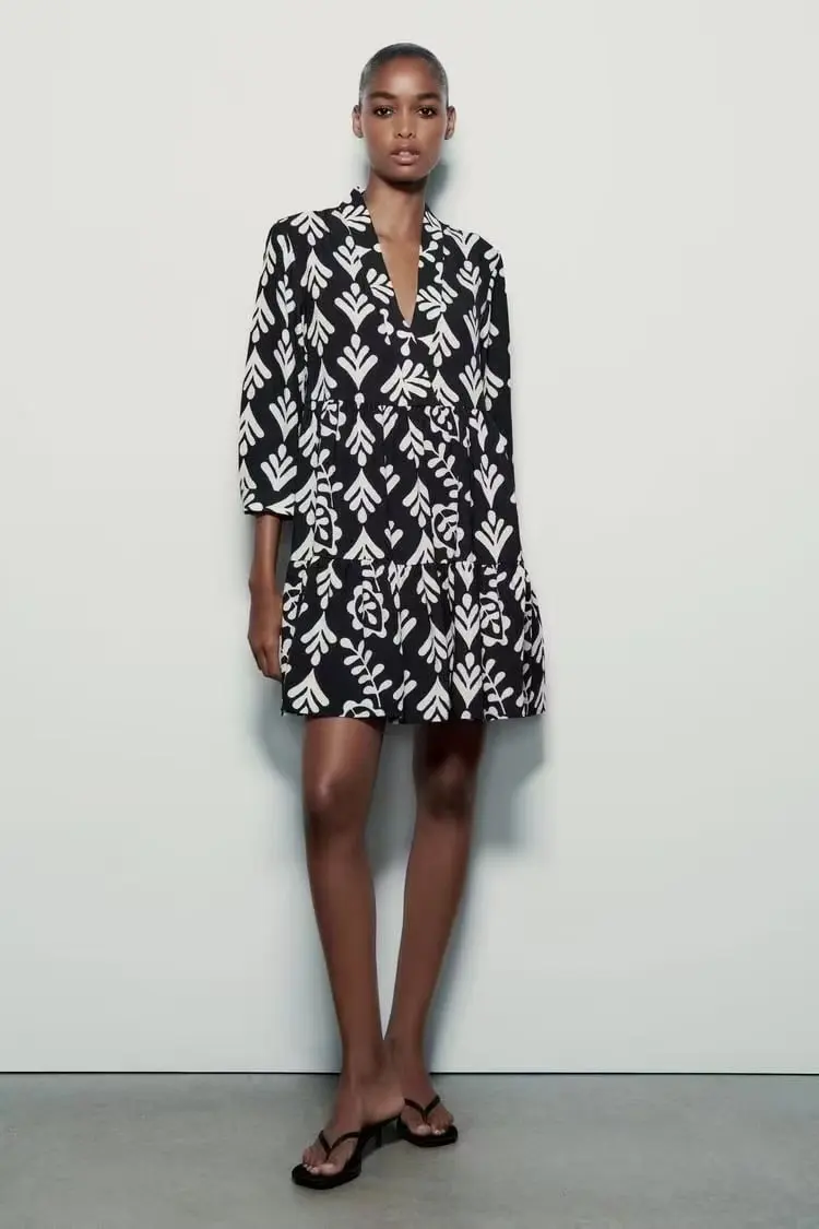 

This season's new women's vintage loose print short dress skirt