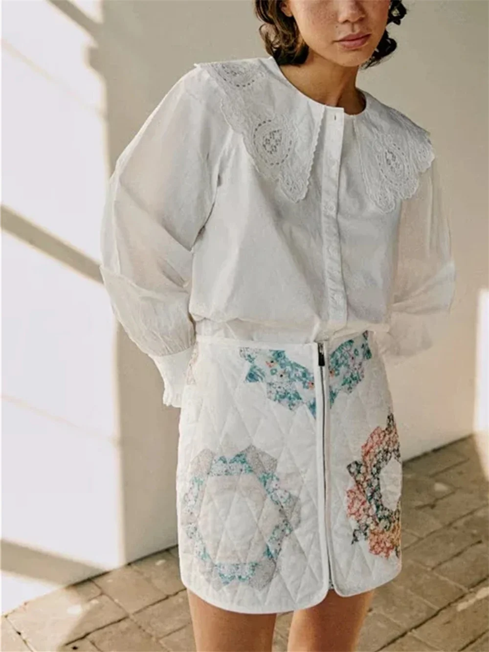 

Женская ажурная блузка с милой вышивкой, Новинка лета 2023, Женская однобортная рубашка с воротником «Питер Пэн» и рукавами-фонариками