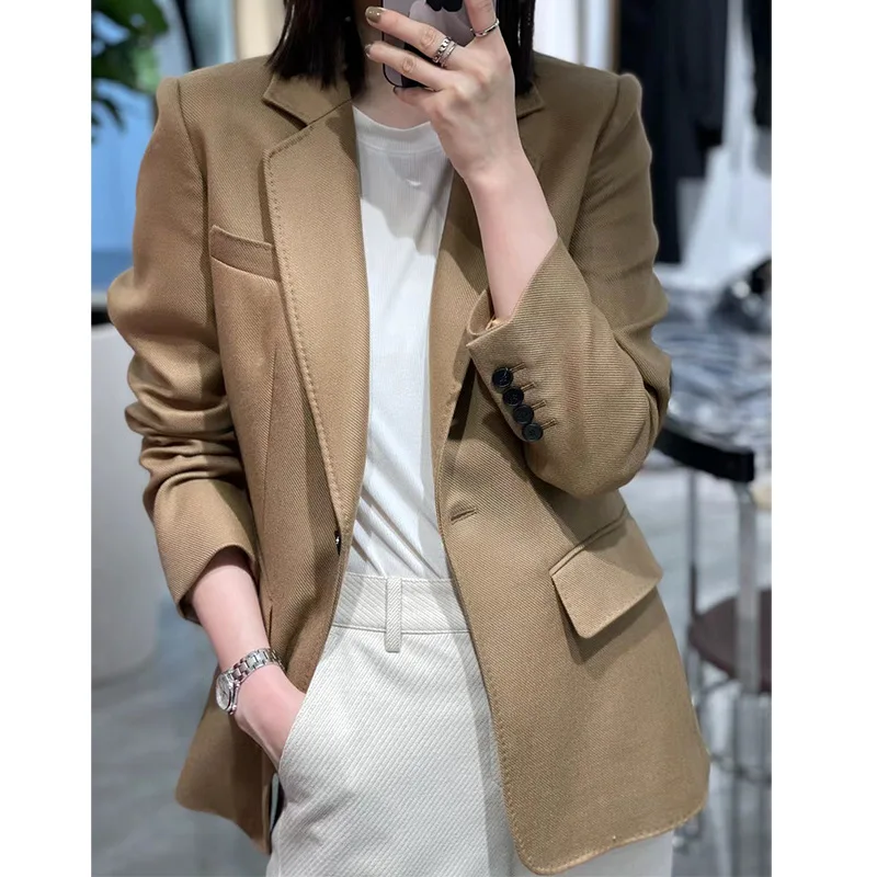 Рисунок 2 - Высококачественный весенний шерстяной костюм