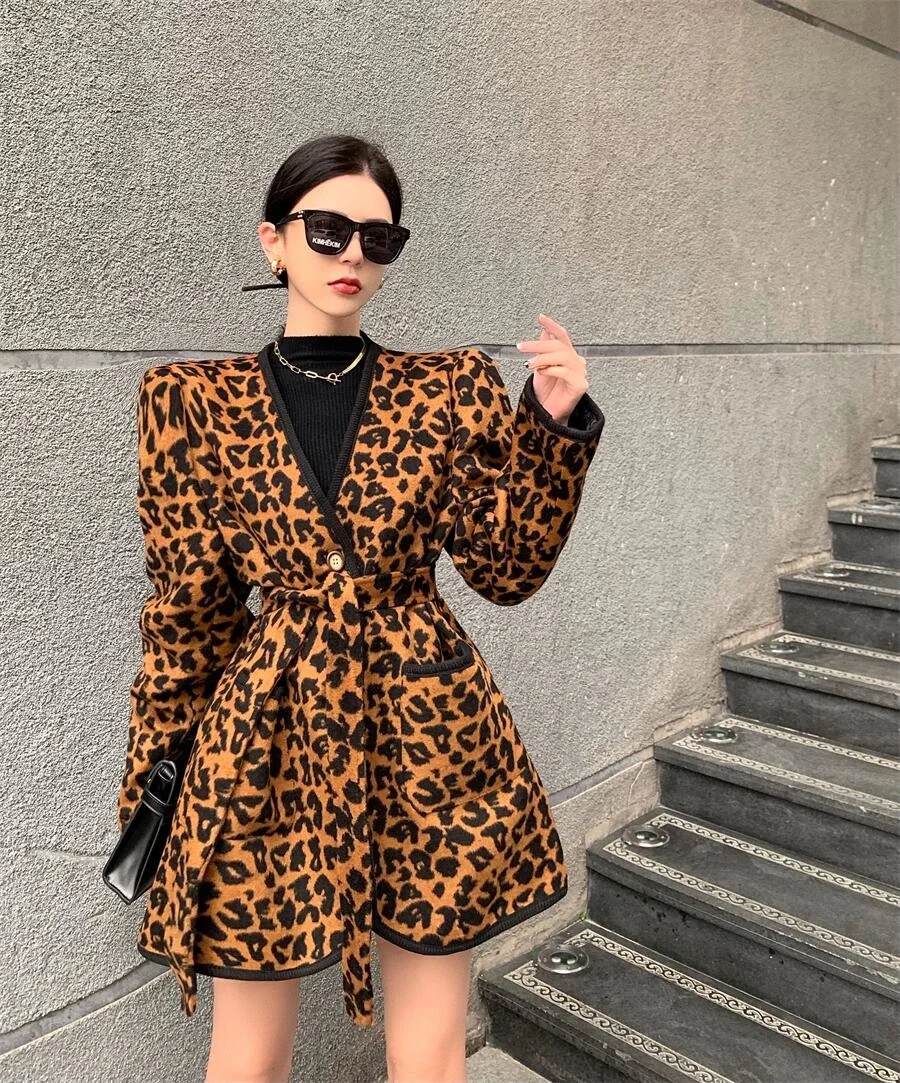 

Утолщенная теплая зимняя модная Корейская темпераментная хлопковая шерстяная куртка с леопардовым принтом и V-образным вырезом на завязках