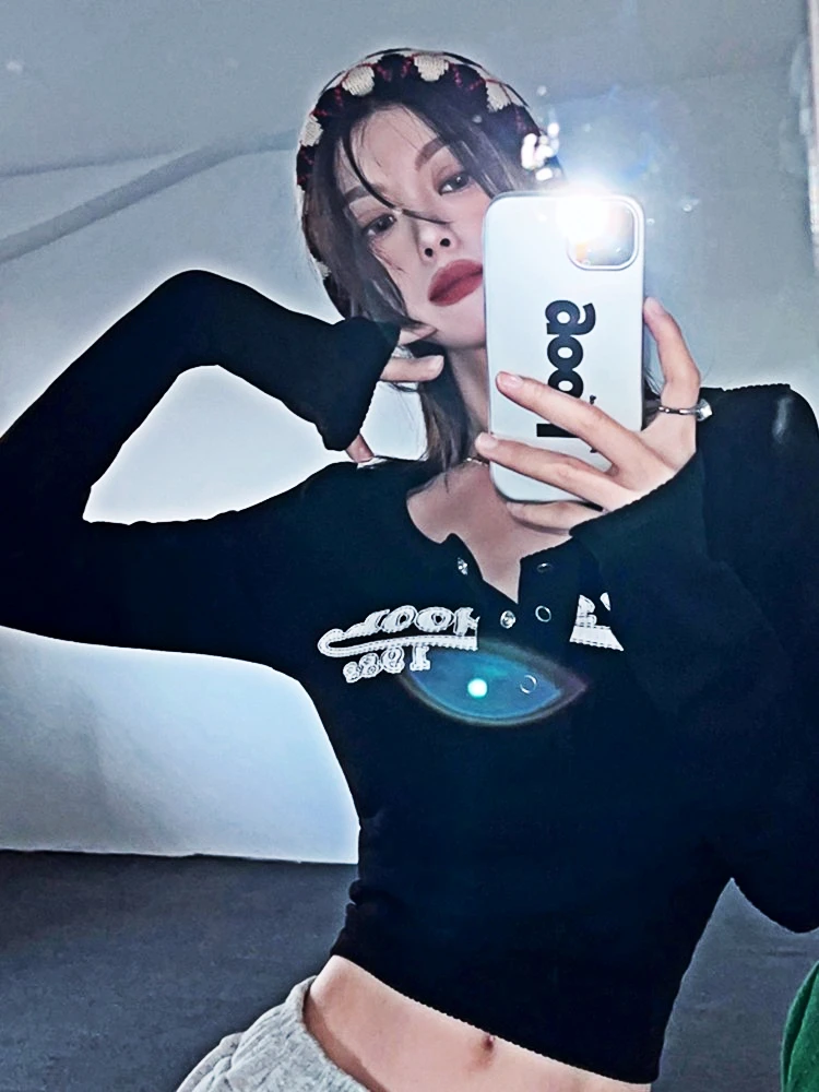 

Retro Graffiti Print Elastic t Shirt Women Sexy Slim Crop Top Ribbed Long Sleeve O-neck Tops Grunge Tee Tops Koreanwomen T-shirt