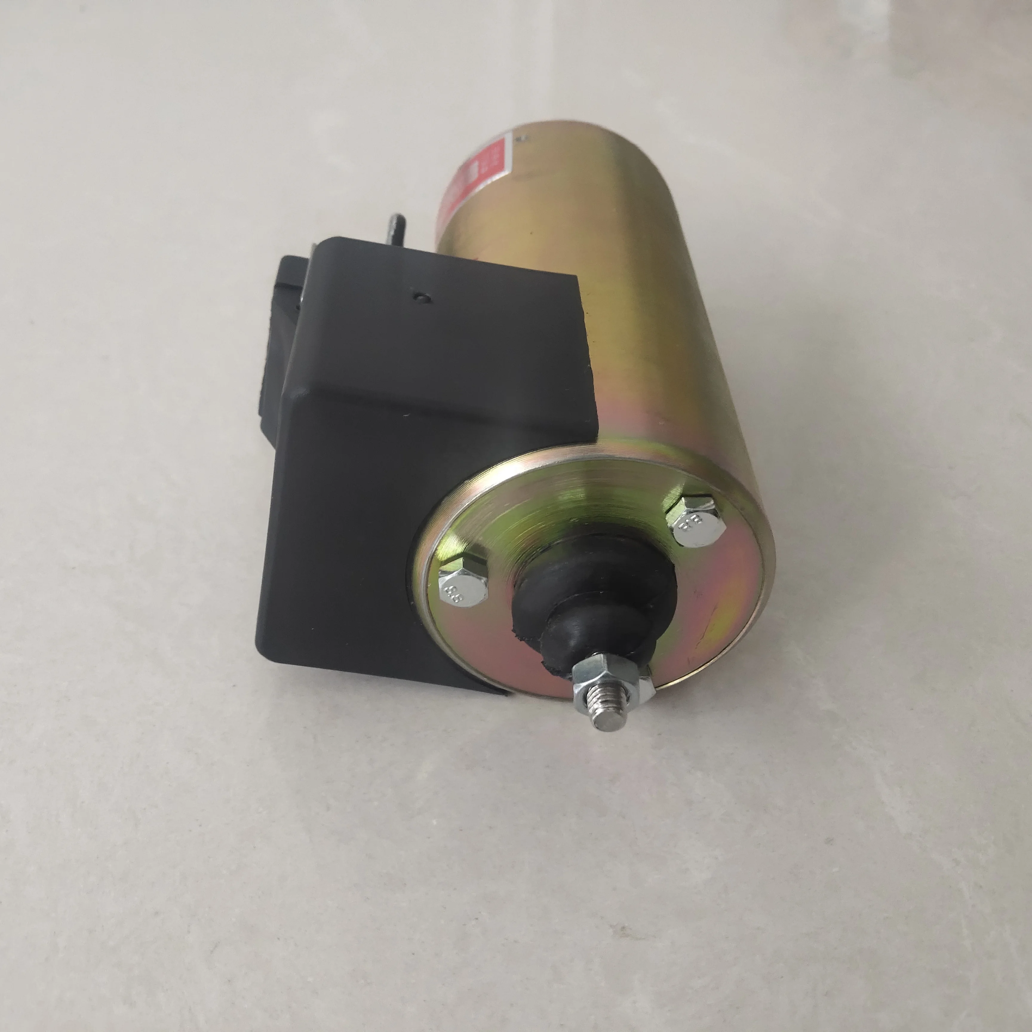 Соленоид остановки Deutz 24 В 01181665 для двигателя 1015