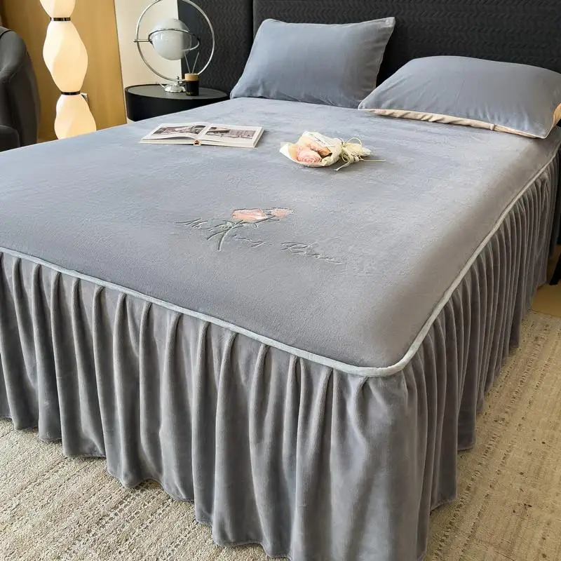 Осенне-зимняя утолщенная молочная бархатная юбка с вышивкой фланелевое