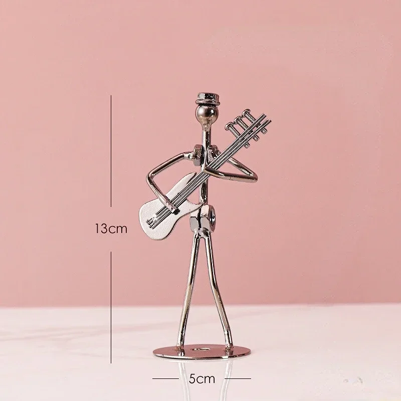 

Статуэтка металлического музыканта