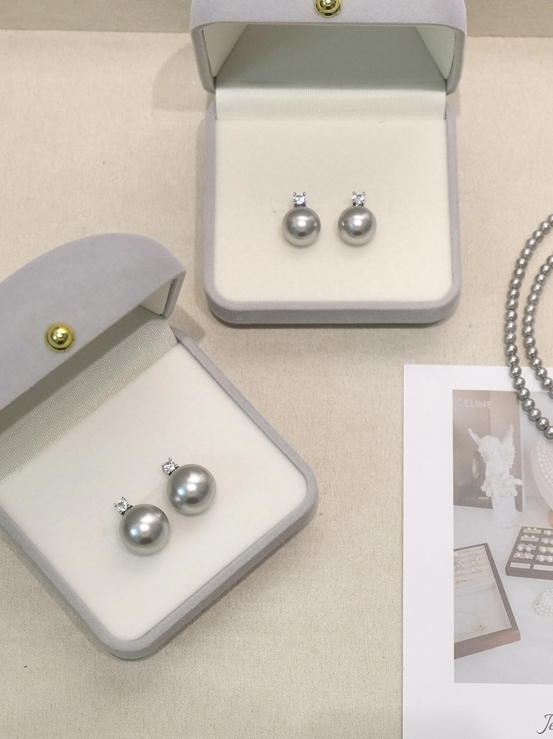 Diana Pearl Stud Earrings Really Many Hemp 0mm/2mm Imported Artificial Sea Beads Tahitian Platinum Gray | Gift Box