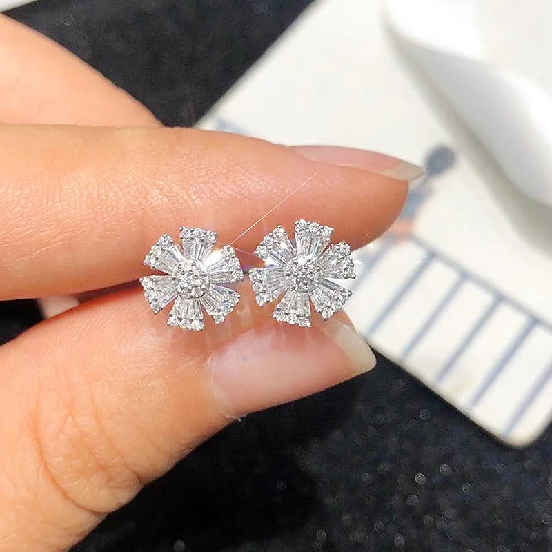 

New Exquisite Flower Shaped Stud Earrings for Women AAA Crystal Cubic Zirconia Ear Piercing Earrings Silver Color New Jewelry