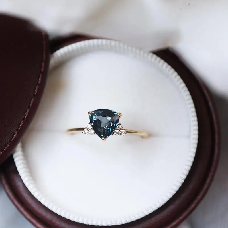 [Festival] Natural London Blue Dark Topaz Triangle Shining Zircon Ring S925 Silver Fashion |
