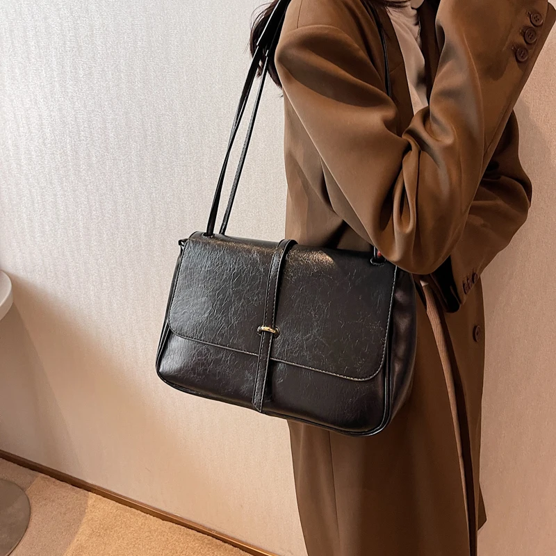 Vintage Shoulder Side Bags for Women 2022 Trend Designer High Capacity Leather Crossbody Bag Handbags and Purses