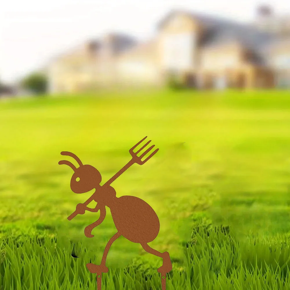 Очаровательный декор для двора с металлическими муравьями на открытом воздухе —